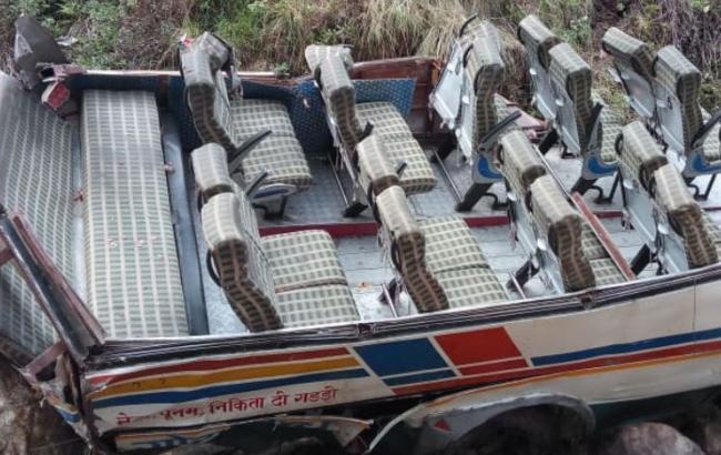 У Гімалаях автобус злетів у прірву, 44 людини загинули