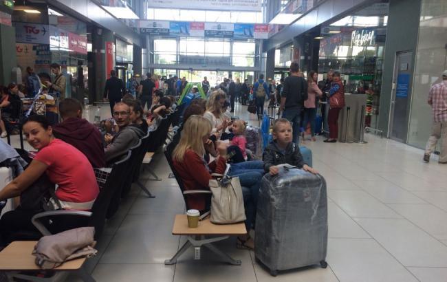 Пассажиры "Браво" планируют подать иск в суд на авиакомпанию