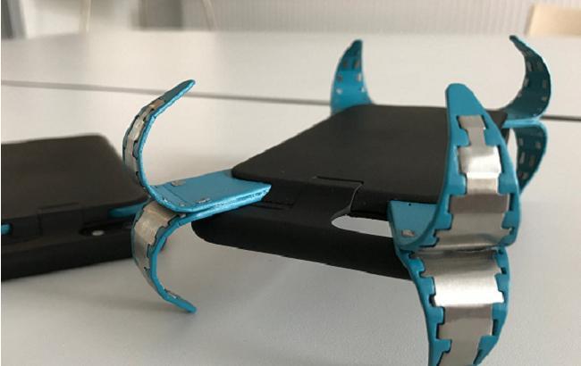 Стденты изобрели "подушку безопасности" для смартфона (видео)