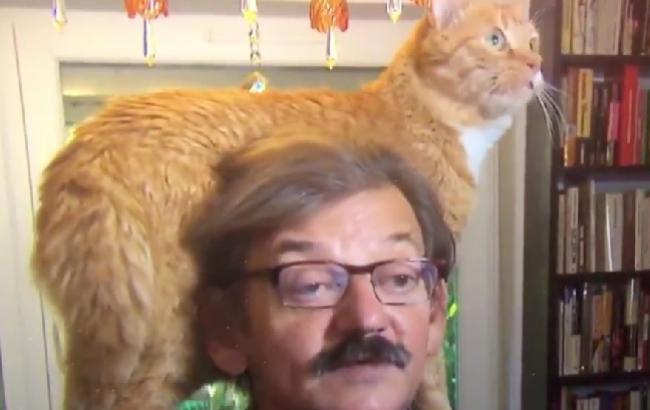 Домашний любимец сделал интервью хозяина хитом интернета (видео)