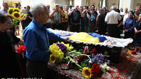 В Киеве попрощались с Левком Лукьяненко (фоторепортаж)