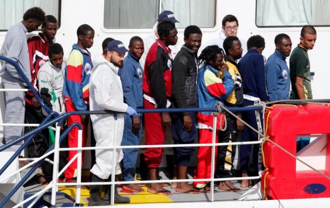 Италия предложила распределить 450 беженцев по странам ЕС