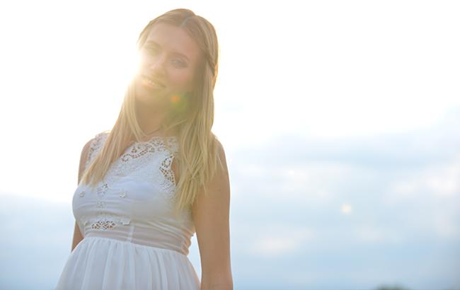 Популярна українська співачка показала вагітний живіт