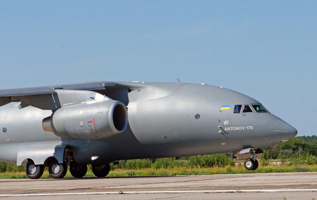 Украинский самолет АН-178 совершил демонстративный полет под Лондоном