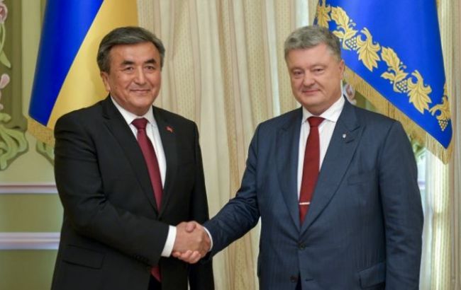 Порошенко принял верительные грамоты посла Кыргызстана в Украине