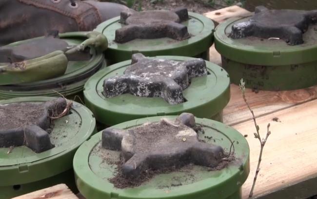 На Донбасі військові сапери знищили 50 заборонених мін, завезених з Росії