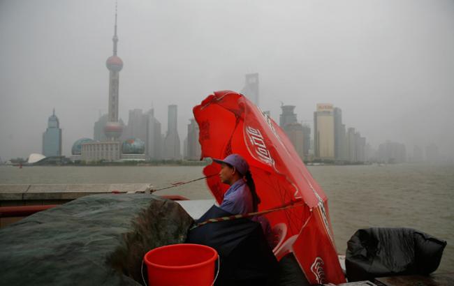 На Шанхай обрушился мощный тайфун "Джондари", эвакуировали более 130 тыс. человек