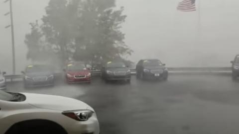 Сильный шторм повредил линии электропередач и здания в Массачусетсе