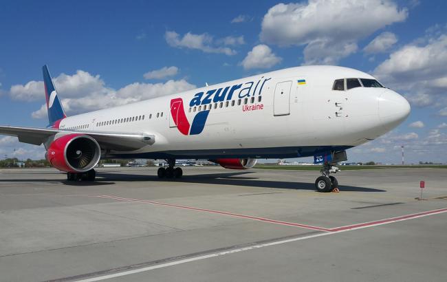 В аэропорту "Львов" сообщили о задержке двух рейсов компании Azur Air