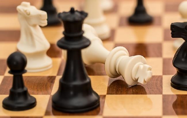 Юный украинских шахматист одержал сразу две победы