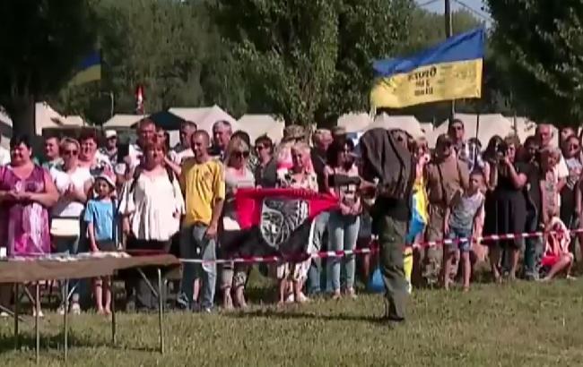 "Лучшая награда - ваши улыбки": в Днепропетровской области встретили бойцов 93-й бригады, вернувшихся с Донбасса (видео)