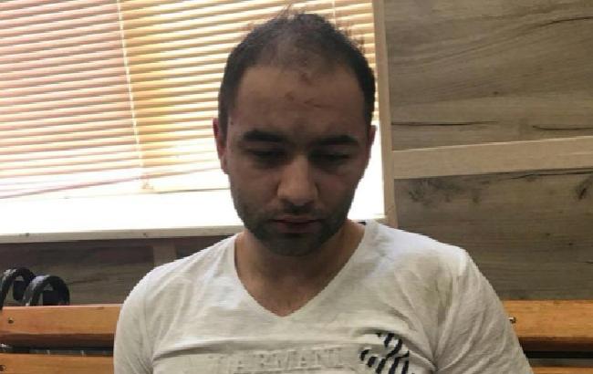 "С локтя в лицо": в центре Одессы мужчина "под веществами" избивал женщин, одна из них - беременная