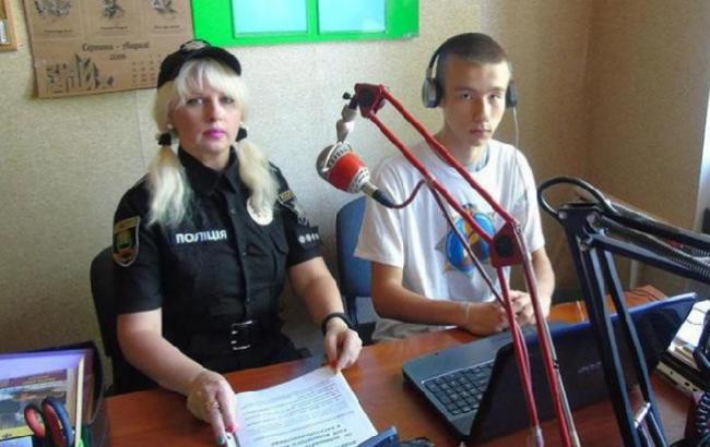 "Спасите своих детей": в Донецкой области полиция и активисты обратились к родителям по радио