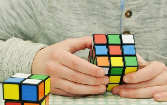 Задержав дыхание: установлен новый мировой рекорд по сборке кубиков Рубика (видео)