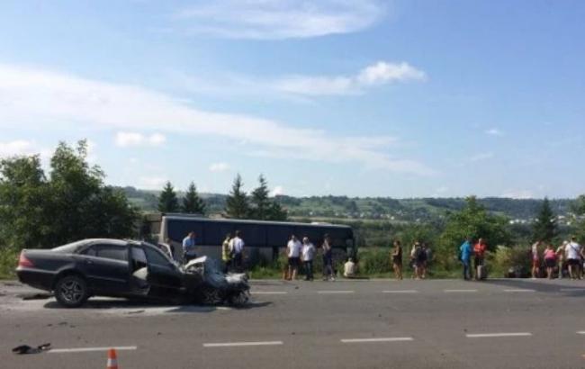 Во Львовской области в ДТП попал автобус с 44 туристами
