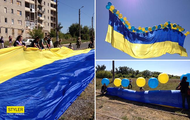 В оккупированную Горловку отправили огромный украинский флаг (фото)