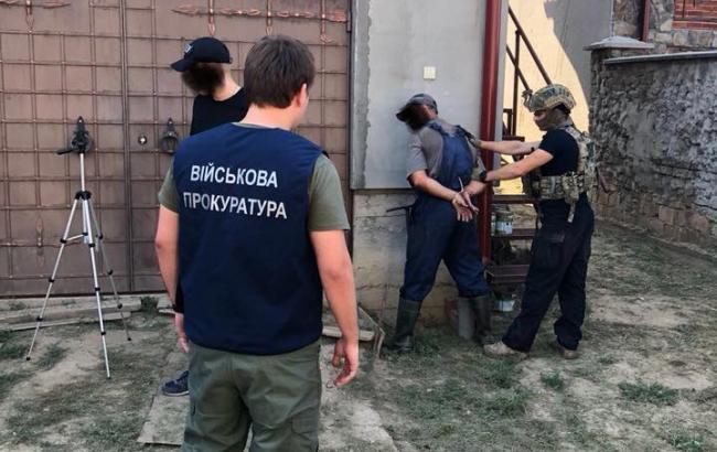 В Закарпатской области перекрыли канал продажи оружия через экспресс-почту
