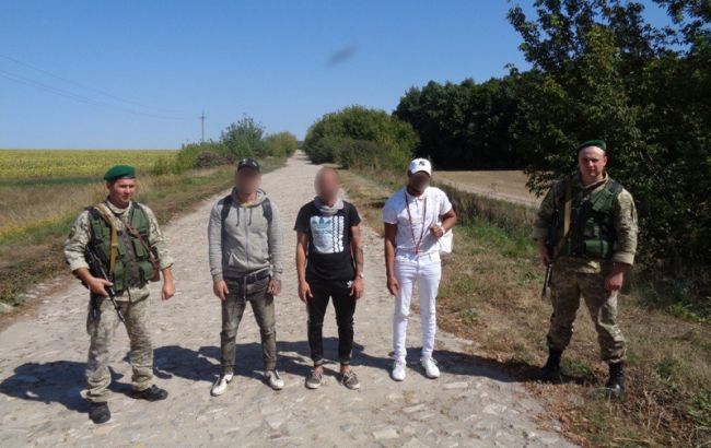 В Сумской области пограничники задержали троих нелегальных мигрантов