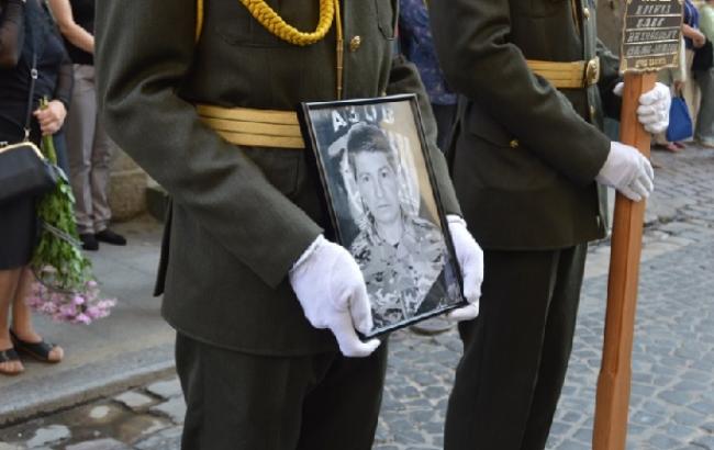 Во Львове в последний путь провели погибшего медика из полка "Азов" (фото)