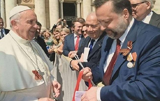 У Ватикані заявили, що Тато нічого не знає про "георгіївській стрічці"