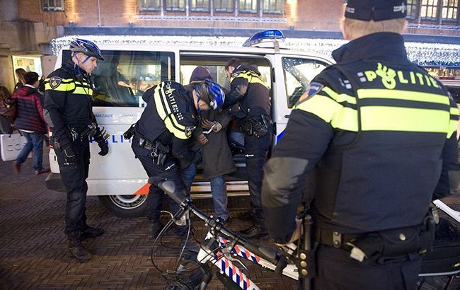 Німецька поліція долучилася до розслідування нападу в Амстердамі