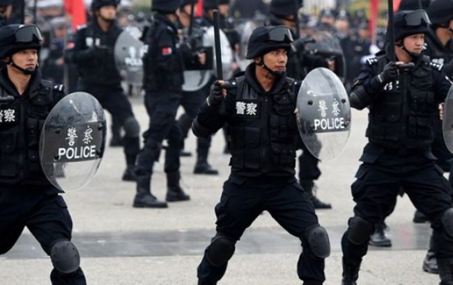 У Китаї акції протесту переросли в сутички з поліцією