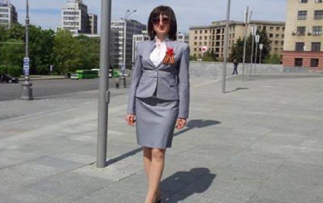 Чиновниця з Донецька славить Путіна і гуляє з георгіївською стрічкою