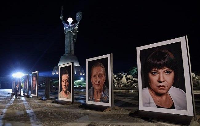 "Матери героев": фоторепортаж с открытия выставки о самых главных людях
