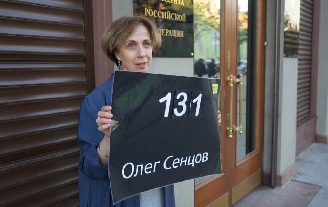 Известная российская журналистка провела одиночный пикет в поддержку Сенцова (фото)