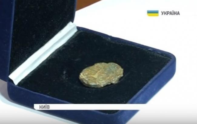 Українська реліквія: Київ повернули друк часів Святослава Хороброго
