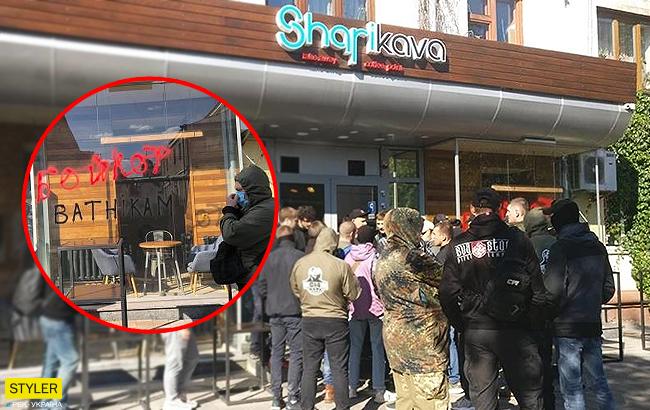В Житомирі радикали напали на кафе через карту України без Криму