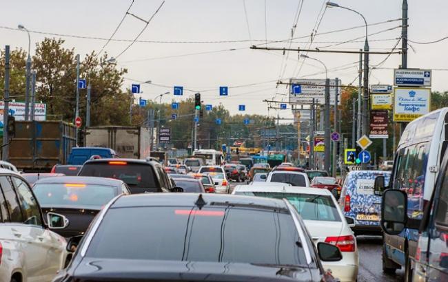 В Николаеве пешеход оконфузился, пытаясь "наказать" наглого водителя (видео)