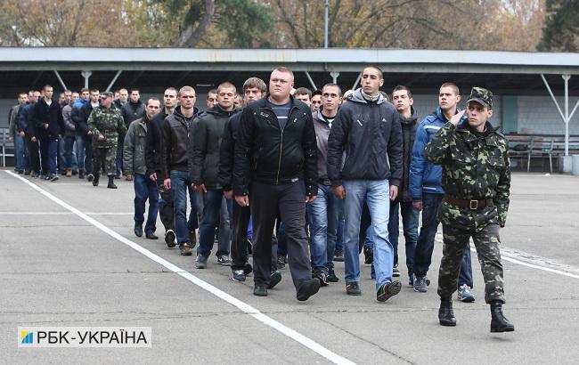 В Україні з 1 жовтня розпочався осінній призов до армії