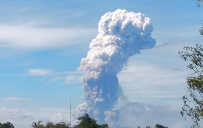 В Індонезії в районі землетрусу почалося виверження вулкана