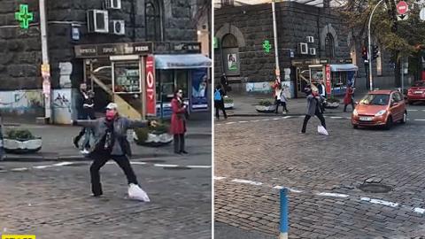 "Що він прийняв?": мережу насмішив новий регулювальник на дорогах Києва (відео)