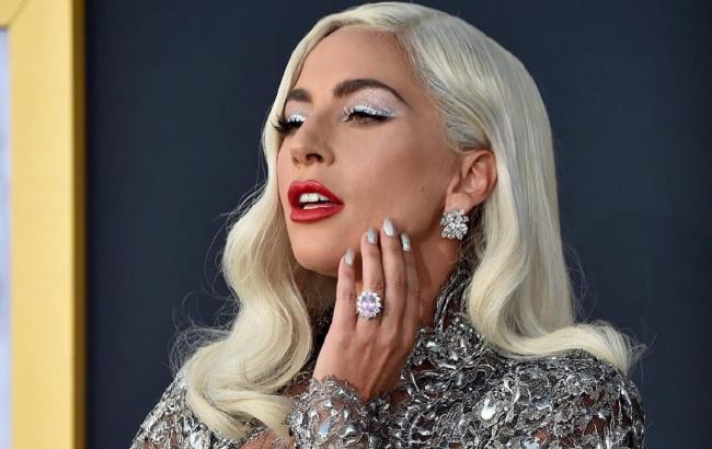 Леди Гага снялась топлес для страниц популярного издания