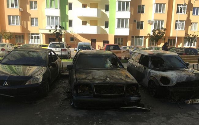Під Києвом активістам спалили 2 автомобіля