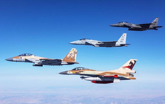 Израильские ВВС в ответ на пуск ракеты атаковали сектор Газа