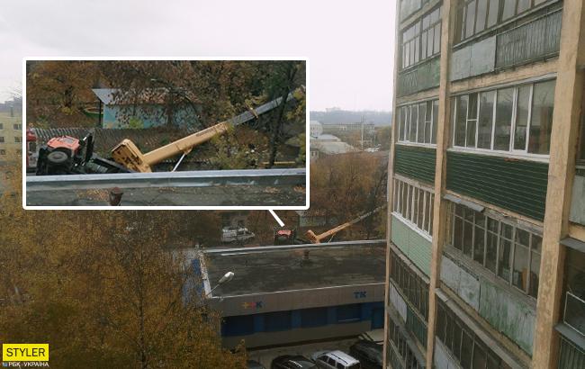 В Нижнем Новгороде на детский сад упал строительный кран
