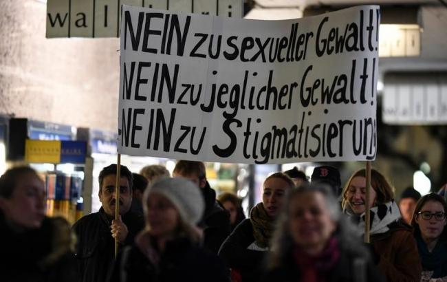 В Германии прошли протесты после группового изнасилования девушки