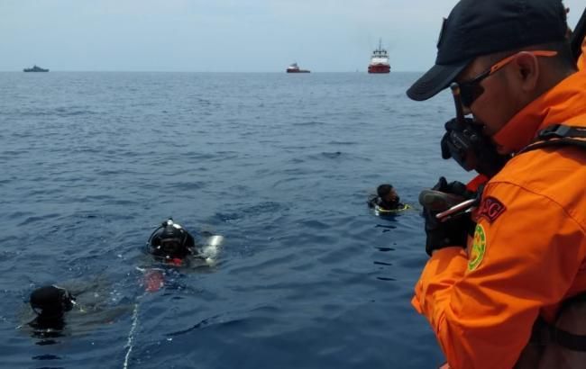 Біля берегів Індонезії знайшли корпус літака, що розбився