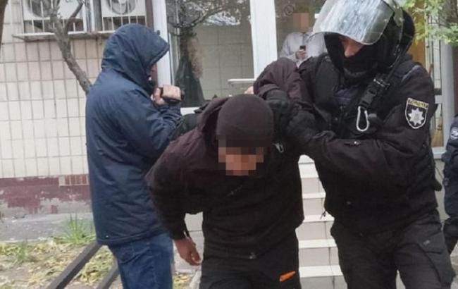 У Києві поліція затримала 40 осіб з кийками та піротехнікою
