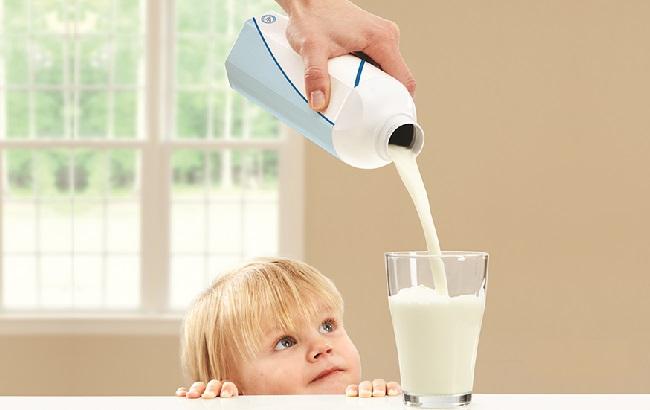 Пити чи не пити: лікарі розповіли про лікування гарячим молоком при застуді