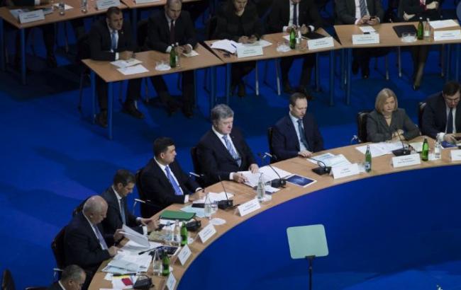 Порошенко ініціює виділення 3 млрд гривень на підключення сільських шкіл до інтернету