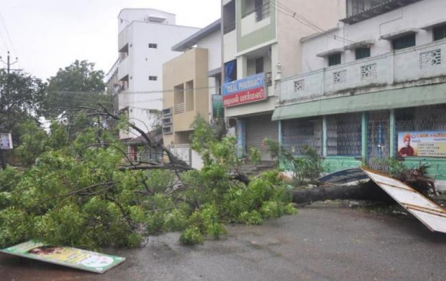 На юг Индии обрушился мощный циклон, есть погибшие
