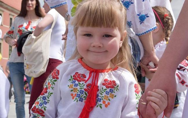 Украина как сердце Европы: в Варшаве прошел парад вышиванок