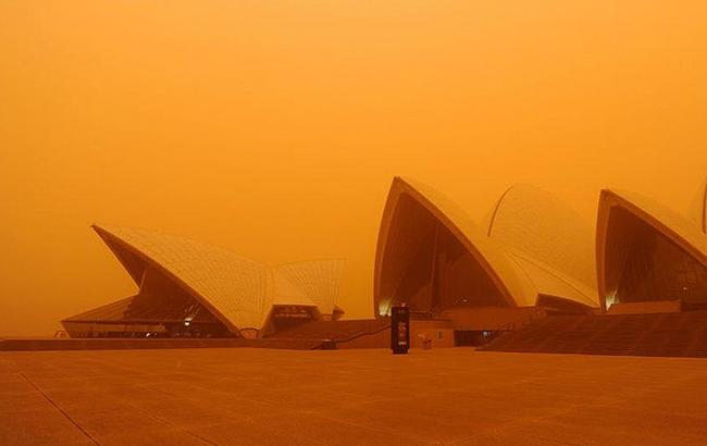В Австралії в результаті пилової бурі скасовано декілька рейсів