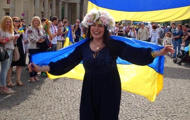 В вышиванке &ndash; на Берлин: в центре немецкой столицы состоялся украинский парад