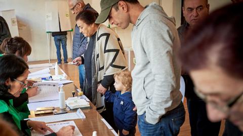 В Грузии начался второй тур выборов президента