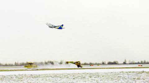 Аэропорт "Борисполь" предупредил о возможных задержках рейсов из-за снегопадов
